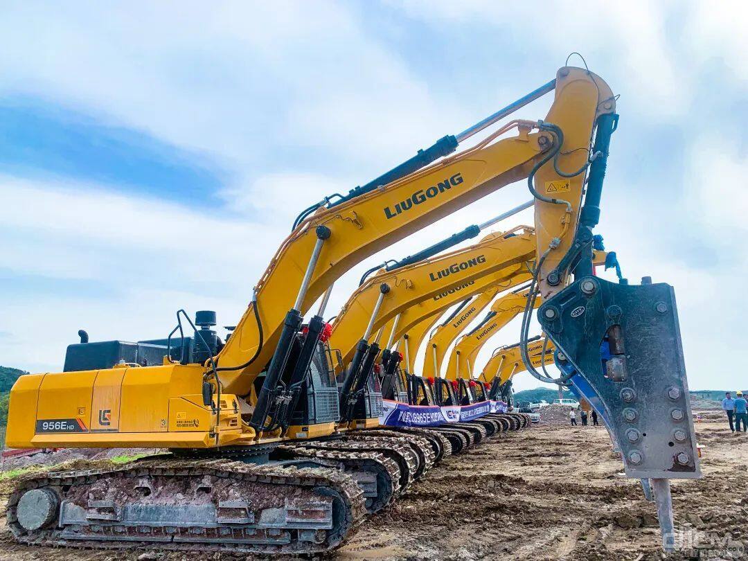 柳工挖掘机再创佳绩，爆单模式下交付15台彰显行业实力